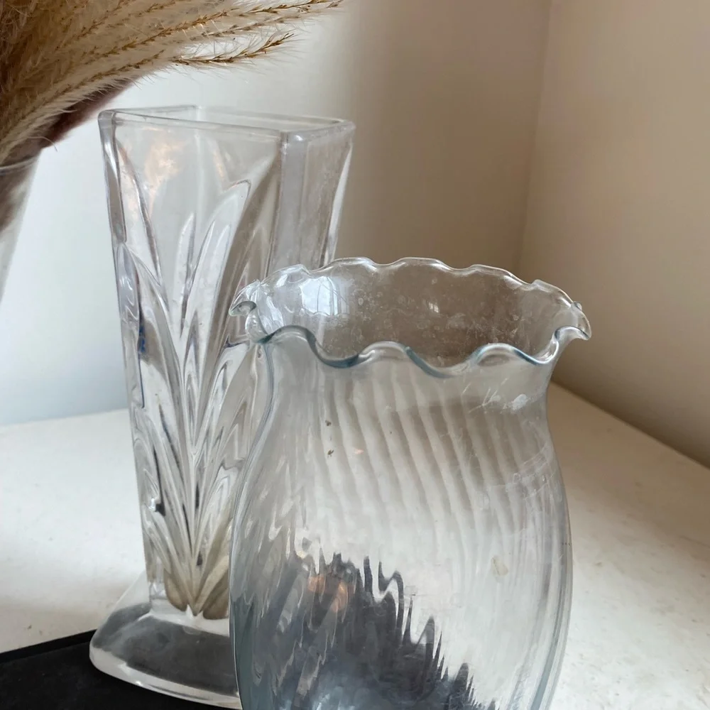 lot of 2 clear flower vases